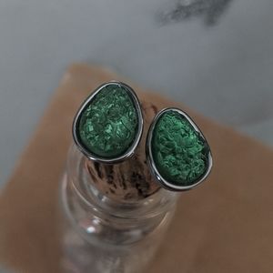 Emerald green earings